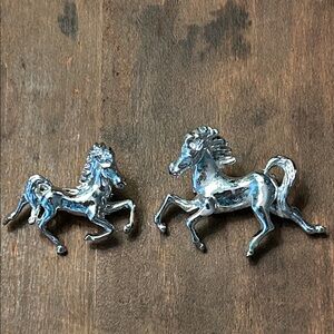 Silver Horse brooch set, vintage, excellent condition